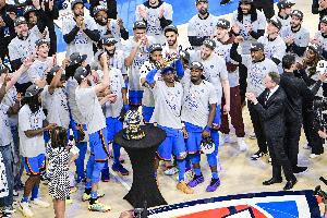 亚历山大：是队友让我们成为一支如此优秀的球队 我只是锦上添花