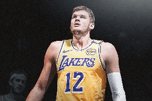 美媒模拟炸裂三方交易：湖人送里夫斯等4将+2首轮等得小白+凯斯勒