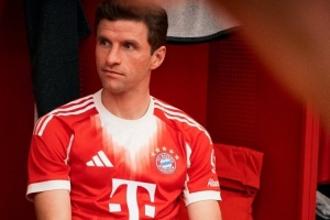 拜仁新赛季主场球衣：红白主色调，M图案致敬慕尼黑和俱乐部口号