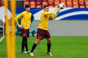 平均28.5岁！国足首发11人年龄：王钰栋18岁、李磊33岁王大雷36岁