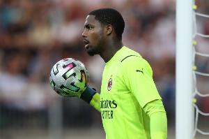 记者：切尔西预计不会在今天签下迈尼昂、吉滕斯