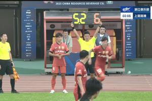 迎首秀！海港第61分钟换上21岁孟敬朝，换下受伤无法坚持的徐新