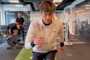 戴伟浚晒康复训练视频：术后127天 又是一周慢慢来