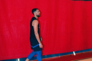 😎克莱更新训练照 还偶遇了“科比永恒”车牌号