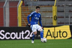 罗马诺：科莫未与曼城就佩罗内转会达协议 科莫可选择续租球员