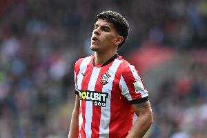 球报：利兹联等队有意20岁中场费尔南德斯 圣徒要价远超3500万欧