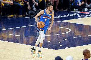 上场比赛多次崴脚摔倒！霍姆格伦谈脚踝情况：没事