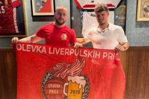 😀等不及先自宣？科尔克兹亲自举起红军旗帜+签利物浦球衣