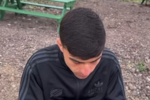 佩德里前往野生动物保护区度假：希望狮子不会吃掉我