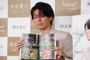 不输男明星😲中村敬斗写真发布会人气爆棚，日本女生排队签名