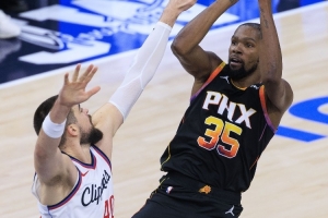 名记：快船换KD得出鲍威尔+博格丹+小琼斯 但无意送走祖巴茨