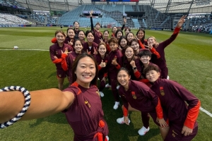 继续奔跑！沈梦雨晒女足合影：感恩并肩战斗的每一位队友