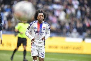 队报：切尔西接触里昂，商谈边锋马利克-福法纳转会事宜