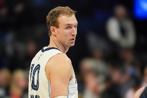 三分命中率43.3%&合同已到期！比尔-西蒙斯：建议掘金追求肯纳德