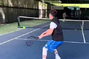 水平有进步！孙铭徽晒视频打网球：网球上瘾了