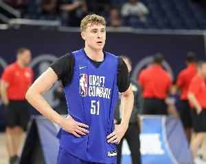 队记：弗拉格在独行侠试训中投篮准得惊人 三分一个接一个地命中