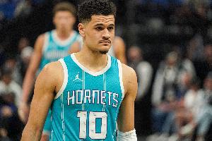 黄蜂官方：约什-格林接受手术 修复肩膀不稳定问题