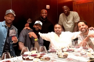 老詹晒近期动态：与追梦、里奇-保罗和说唱歌手共进晚餐🍷