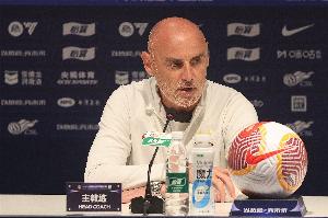 记者：海港主场落败主要责任在教练组，去年更多还是球队实力太强