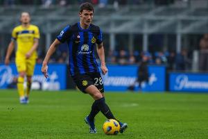 记者：帕瓦尔缺战浦和红钻是因为脚踝受伤