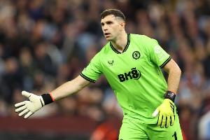 英媒：维拉今夏可能出售大马丁和贝利，曼联领跑前者交易