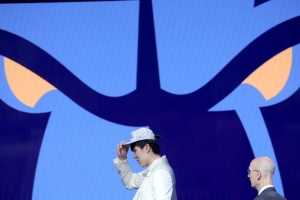 开拓者选中杨瀚森的16号签是11号签交易而来 还兑了1首轮两次轮