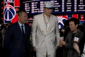 杨瀚森妈妈：我希望儿子健健康康 为国争光