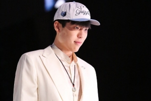 媒体人:恭喜开拓者收获这么多球迷 杨瀚森离开时被球迷喊着要签名