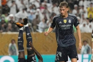 “😂习惯就好！”吕迪格转发自己腾空照片，还@了见证者怀森