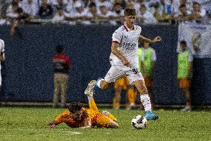 记者：米兰18岁中场利贝拉利可能转会，帕尔马、莱切等队有意