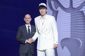 记者：培养杨瀚森的方式青岛独一份 好苗子青训会优先考虑青岛