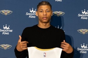 鹈鹕为新秀召开发布会！费尔斯继续穿0号 奎因改22号 皮维14号