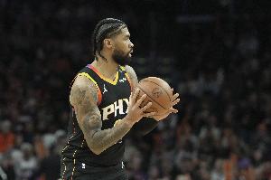 美记：太阳预计将理查兹下赛季500万美元合同转为保障合同