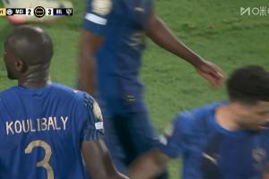 新月加时率先破门！库利巴利甩头破网，3-2领先曼城