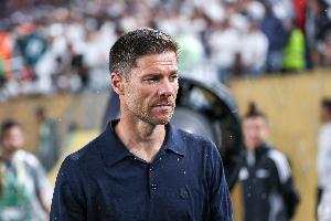 科贝记者点评阿隆索战术：曾经在皇马踢3/5后卫是不可饶恕的罪过