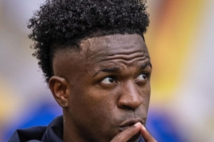 维尼修斯社媒庆祝胜利：我们想要更多！纽约见