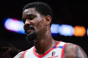 媒体人：艾顿的进攻还是很丰富的 状元的身体和技术摆在那