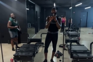 老骥伏枥💪🏾詹姆斯IG晒凌晨5点47分与高中队友训练😤