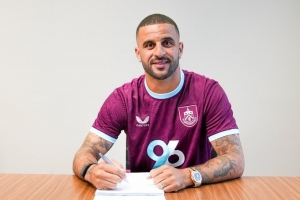 加盟伯恩利！35岁沃克：非常高兴加入伯恩利，迫不及待想重返球场