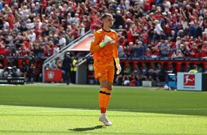 记者：埃因霍温即将签下科瓦尔，与拜仁就佩雷茨转会未达成一致