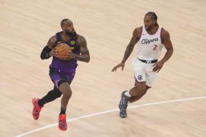 🥶名记：接近詹姆斯的消息人士称 他永远不会穿上快船球衣