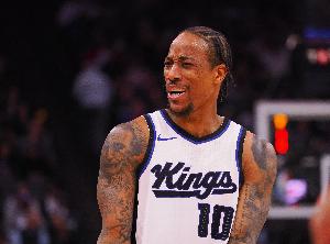 美记：国王和德罗赞双方都愿意交易 但他的交易市场几乎不存在