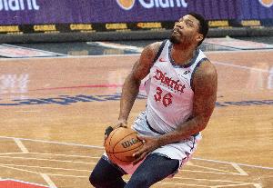 昔日DPOY！美记：交易斯玛特感兴趣者寥寥 其他球队期待买断捡漏