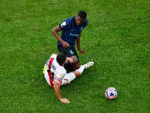 迪马：邓弗里斯今年的2500万欧解约条款月底才会到期，而不是15号