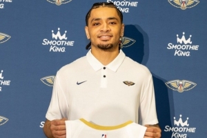 Scotto：鹈鹕和40号秀皮维签下了4年870万合同 前两年全额保障