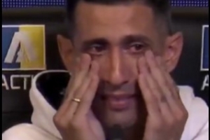 泪流满面！37岁迪马利亚回归儿时母队罗萨里奥，发布会上当众流泪