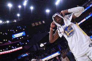 雄鹿已探索先签后换库明加 但勇士无意库兹马 雄鹿需出首轮和新星