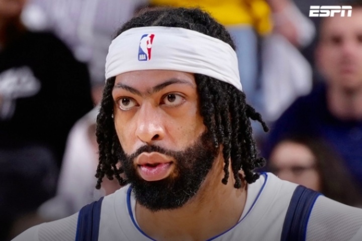 Shams：浓眉接受了视网膜脱落手术 预计训练营前能恢复！