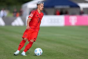 记者：奥林匹亚科斯总价900万先租后买报价萨拉戈萨，拜仁要更多