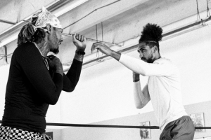 教练我想学打拳！奥比-托平和詹姆斯-约翰逊进行拳击训练